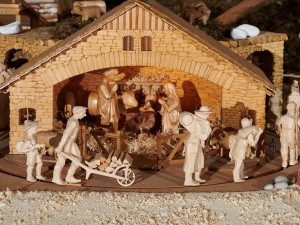 VIDEO: Rozhledna na Pradědu, zvonička v Rudolticích. Unikátní betlém z Mohelnice je přístupný až do Třech králů