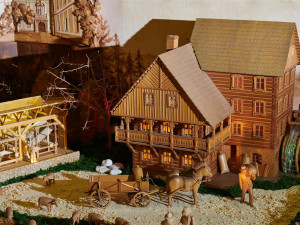 VIDEO: Rozhledna na Pradědu, zvonička v Rudolticích. Unikátní betlém z Mohelnice je přístupný až do Třech králů