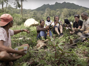 Zvířatům pomáhá i drastickými fotkami. Dokument Ve stínu přináší příběh terénní zooložky