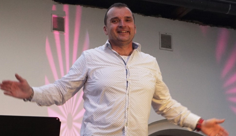 V roce 2020 nás opustili dva populární přerovští zpěváci, taneční mistr, bývalý starosta, ale i oblíbený farář