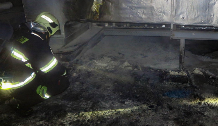 Zábavní pyrotechnika v centru Olomouce zapálila střechu. Přelom roku si vyžádal přes dvacet zásahů