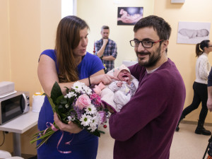 Anička z Jívové je prvním miminkem roku. Rodiče chválí personál šternberské porodnice