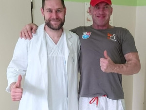 Patrik Šerý se sportovním lékařem a ortopedem Jiřím Lošťákem