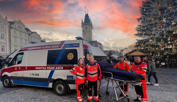 V Česku začala fungovat sanitka, která plní přání. Nemocné bere na fotbal i na koncerty