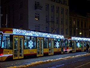 Vánoční tramvaj z Olomouce poskočila v oblíbené anketě. Vysloužila si šestou příčku