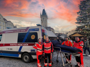V Česku začala fungovat sanitka, která plní přání. Nemocné bere na fotbal i na koncerty