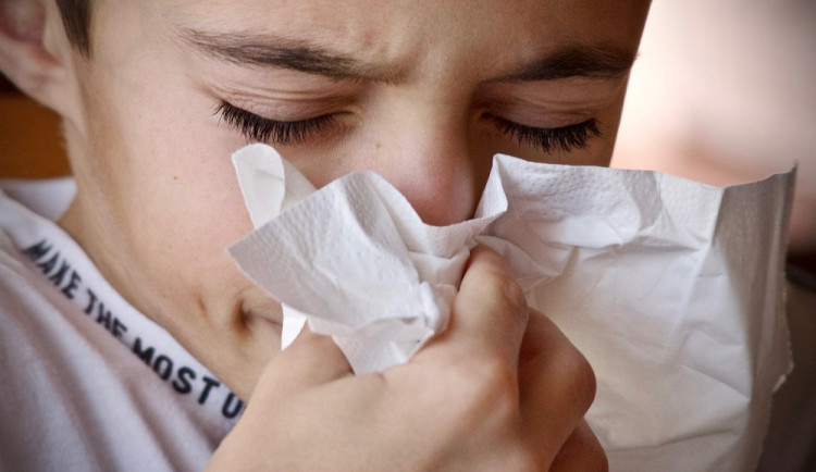 Epidemie respiračních infekcí v kraji neustupuje. Nemocnost vylétla o třetinu