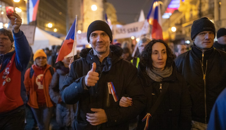 Pořadatele protivládních demonstrací čeká za týden soud, svolá také dvě akce na jihu Čech