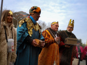 Tři králové prošli Olomoucí. Kostýmy oblékli hejtman, primátor a generální vikář olomoucké arcidiecéze