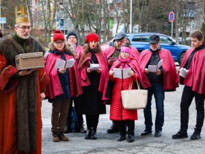 Tři králové prošli Olomoucí. Kostýmy oblekly hejtman, primátor a generální vikář olomoucké arcidiecéze