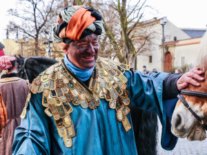 Tři králové prošli Olomoucí. Kostýmy oblékli hejtman, primátor a generální vikář olomoucké arcidiecéze