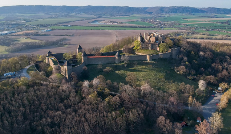 Rekordní účast na výstupu na Helfštýn. Dorazilo přes pět tisíc lidí