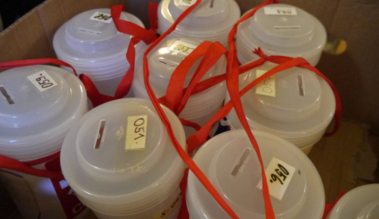 size3-16731660026803-152-policie-varuje-pred-falesnymi-sbirkami-vsechny-musi-mit-povoleni-kasicka-pecet