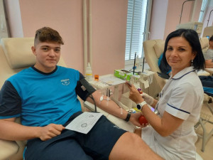 Tisíce odběrů pro pomoc druhým: transfuzky v kraji dál motivují k darování krve