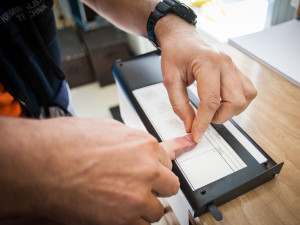 Policie ČR nabízí jistotu platu a místa mužům a ženám v produktivním věku