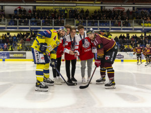 Stříbrní borci z Přerova ovládli rodný zimák. Pro podpis a fotku si přišly stovky fanoušků