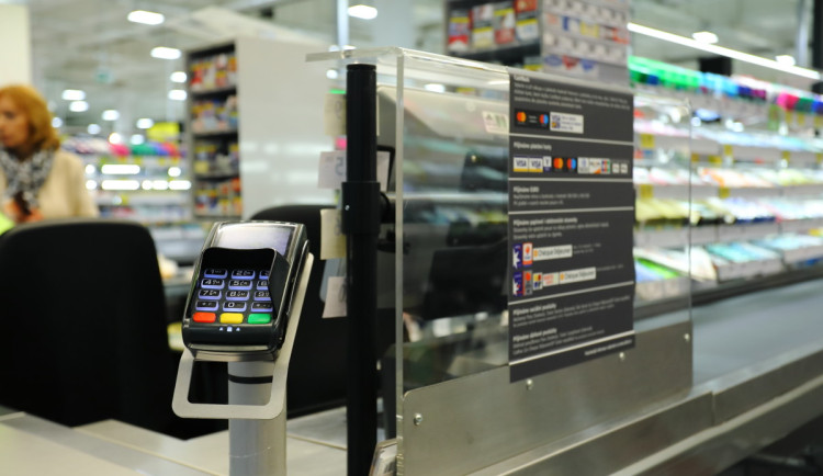 Brigádník stornoval nákupy a peníze si ulil do vlastní kapsy