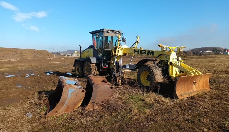 FOTOGALERIE: Stavba D1 u Přerova se pomalu rozjíždí. Město očekává větší zájem o investice a byty