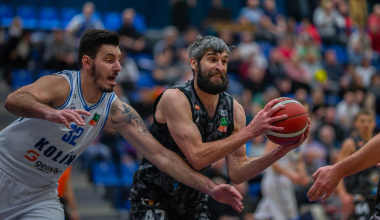 Medvědi se ubránili sokolímu náletu a brali plný počet bodů