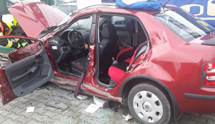 Dvaaosmdesátiletý řidič v Uničově nedal přednost náklaďáku. Při nehodě zemřel