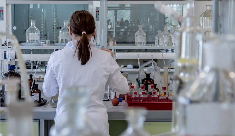 Počet respiračních infekcí během třetího letošního týdne klesl. Epidemiologická situace se zlepšuje