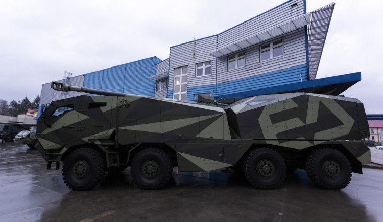 Prototyp samohybné houfnice ve šternberském podniku Excalibur Army