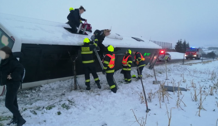 Do Olomouckého kraje se vrátila zima. Na hory vyrazili lyžaři, kvůli novému sněhu se stalo mnoho nehod