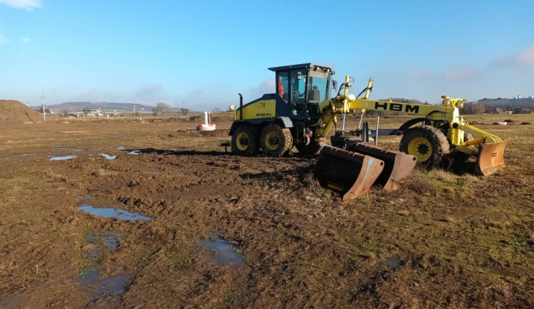 Na budoucí trase D1 u Přerova začaly zemní práce
