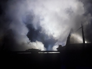 Sedm jednotek hasičů likvidovalo požár stavení na Šumpersku. Škoda přesáhne milion