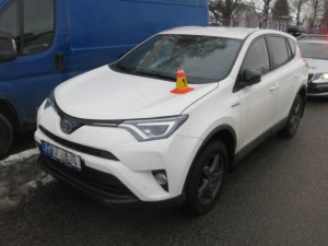 Namol opilý šedesátiletý řidič projel v Prostějově plotem a naboural stojící auto. Měl 3,5 promile