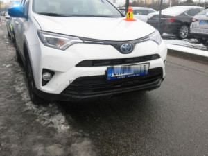 Namol opilý šedesátiletý řidič projel v Prostějově plotem a naboural stojící auto. Měl 3,5 promile