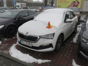 Namol opilý šedesátiletý řidič projel v Prostějově plotem a naboural stojící auto. Měl 3,5 promile