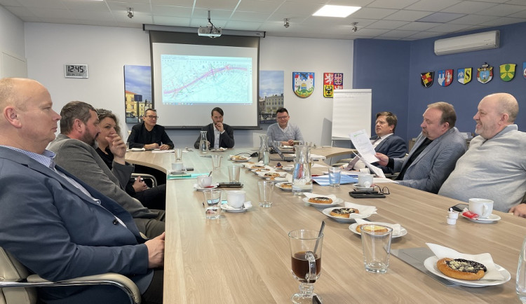 Dálnice D11 z Trutnova k hranicím by se měla začít stavět ještě letos