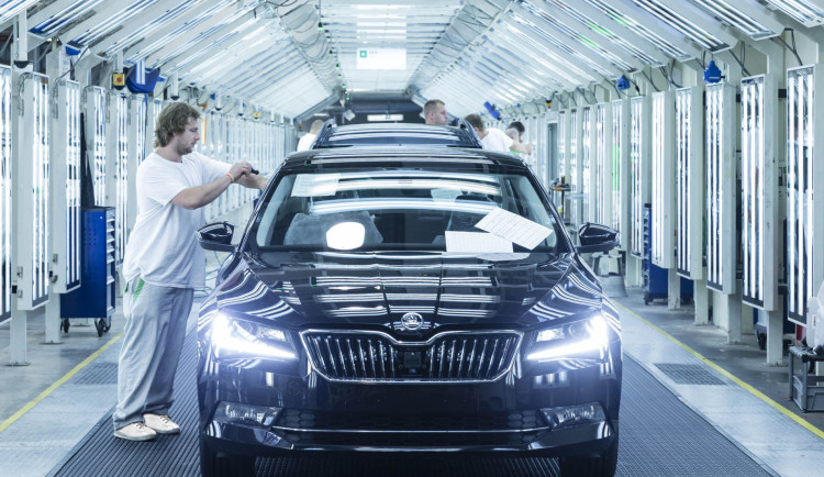 Automobilka v Mladé Boleslavi i Vrchlabí ruší směny a omezuje výrobu