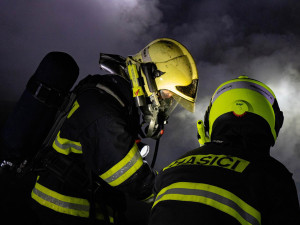 Další požár v zahrádkářské kolonii. Olomoučtí hasiči znovu vyjížděli k hořící chatce
