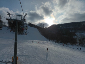 Jeseníky se radovaly ze sluníčka. Některá střediska měla výpadky, při těžbě spadl strom na elektrické dráty