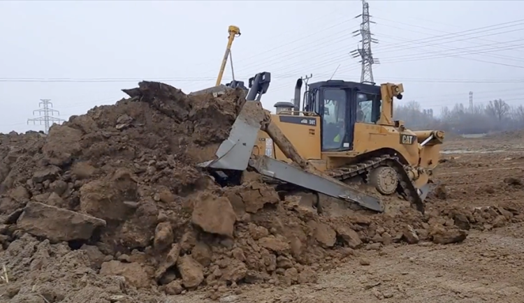 Stavbaři už připravují území pro stavbu D1 u Přerova