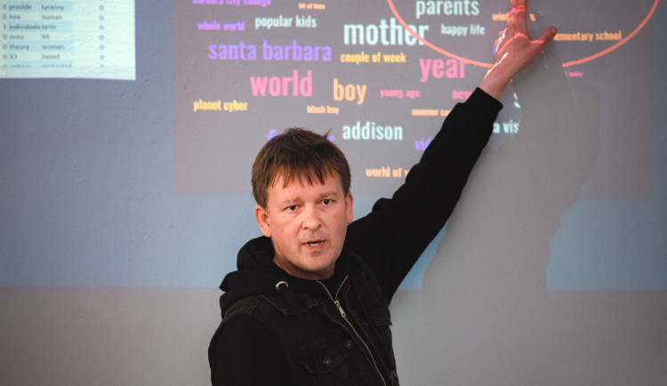 Olomoučtí vědci dokážou rozborem textu určit osobnost autora. Převratnou novinku už eviduje patentový úřad USA