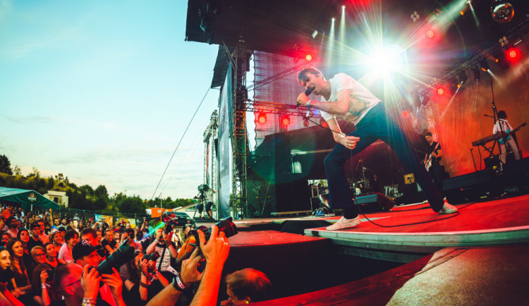 Královéhradecký kraj finančně podpoří divadelní festival i Rock for People