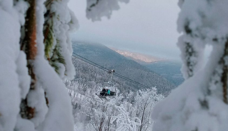 V Jeseníkách panují ideální sněhové podmínky. Lyžuje se i v Hlubočkách, Hrubé Vodě a Kladkách