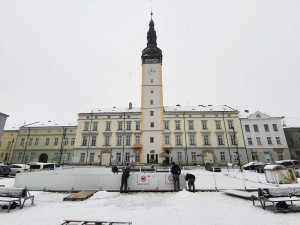 Litovel testuje na náměstí umělé kluziště. Přístupné je po celý den zdarma