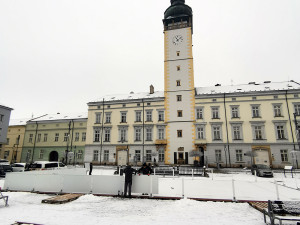Litovel testuje na náměstí umělé kluziště. Přístupné je po celý den zdarma