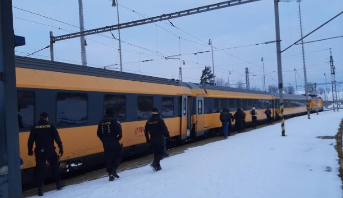 Provoz vlaků mezi Přerovem a Bohumínem omezil anonymní telefonát