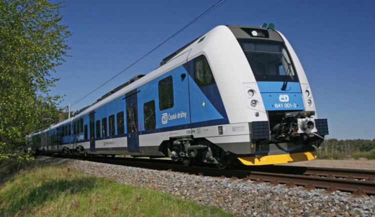 Mezi Hradcem Králové a Týništem nad Orlicí od zítřka nepojedou vlaky