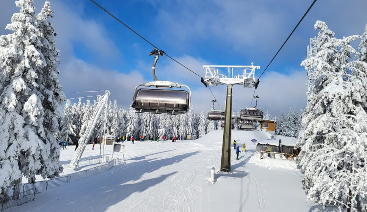 Mráz nahrává vlekařům, sjezdovky skvěle drží, i běžkaři mají pré