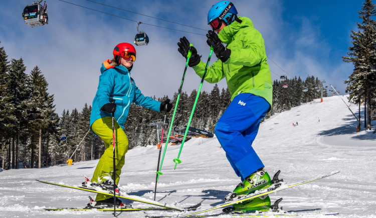 Za hodinu v lyžařské škole se platí i 1600, ceny šly nahoru