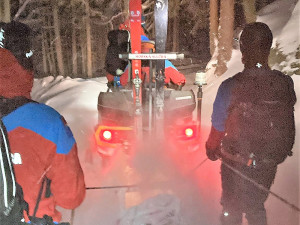 Extrémní počasí sevřelo výletníky v Jeseníkách. S terénem a hlubokým sněhem bojovali i záchranáři