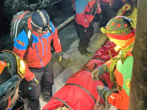 Extrémní počasí sevřelo výletníky v Jeseníkách. S terénem a hlubokým sněhem bojovali i záchranáři