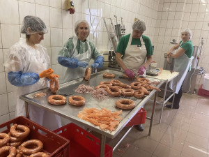 (NE)OBYČEJNÍ: Z Charkova do České Vsi. Výroba uzenin pro vegany jede dál, raduje se ukrajinská podnikatelka