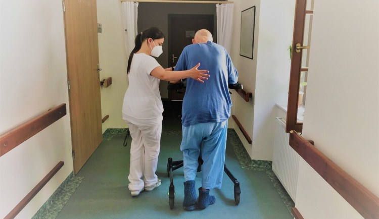 Na podporu péče o umírající pacienty vyplatí Olomoucký kraj deset milionů